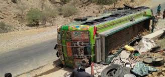 فیکٹری کی گاڑی الٹنے سے 20 ورکر زخمی  